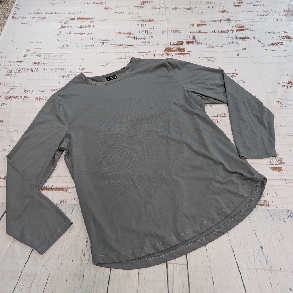 Cuts Curve-hem Long Sleeve Tee - Picture 7 of 7